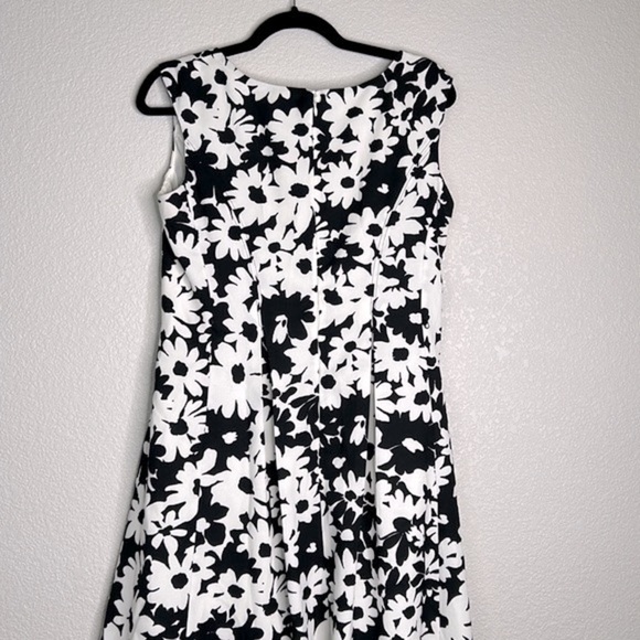 Black Label by Evan Picone Black & White Floral Flowy Dress Size 6 - Picture 4 of 7